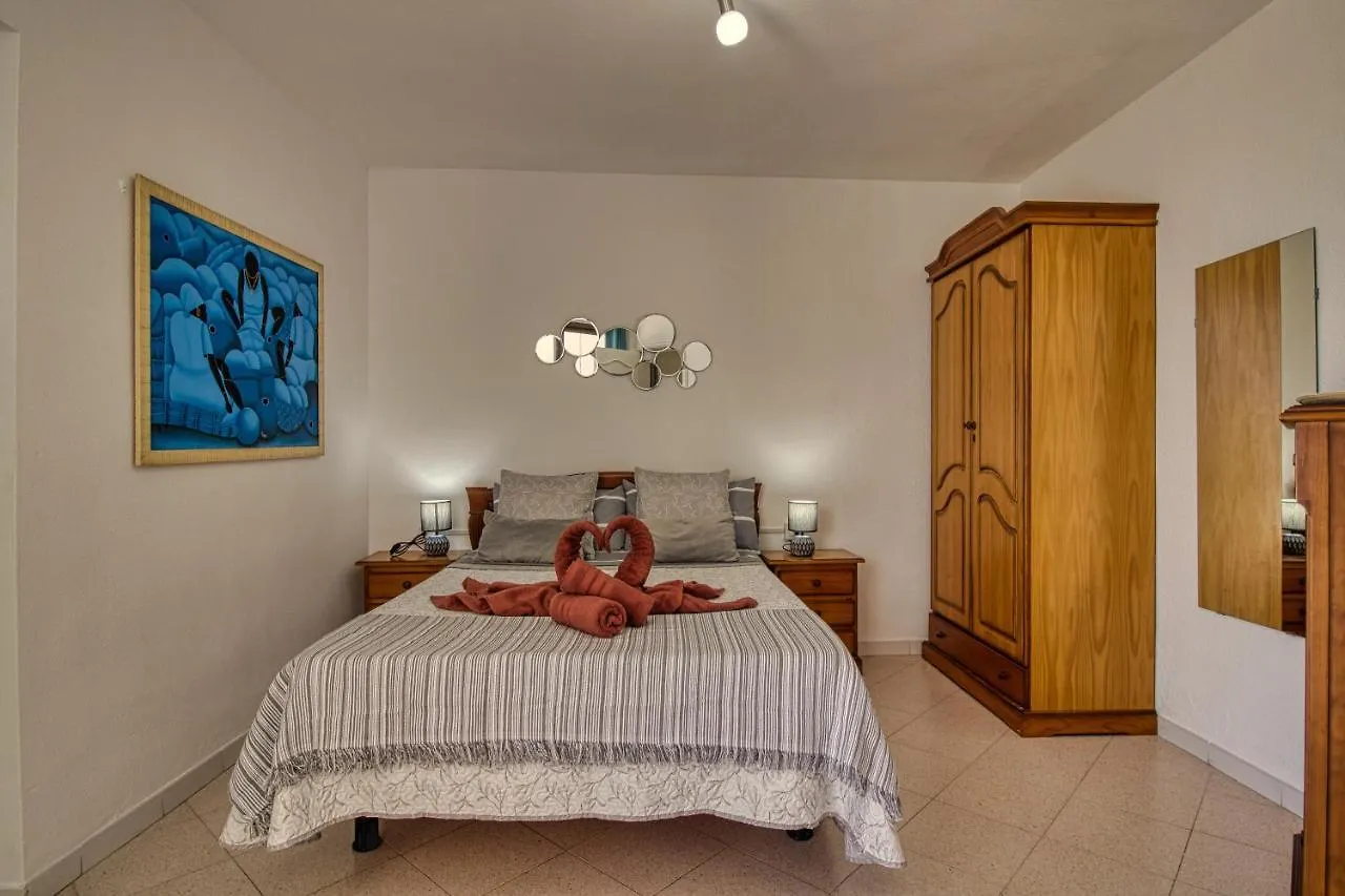 Lovely 2-Bed Apartment & Jacuzzi Terrace & Pool Playa Fanabe Spain