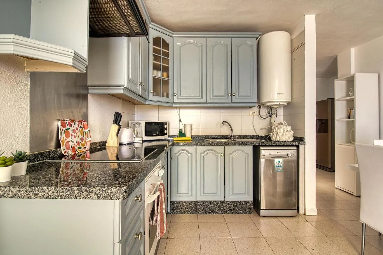 Lovely 2-Bed Apartment & Jacuzzi Terrace & Pool Playa Fanabe Spain