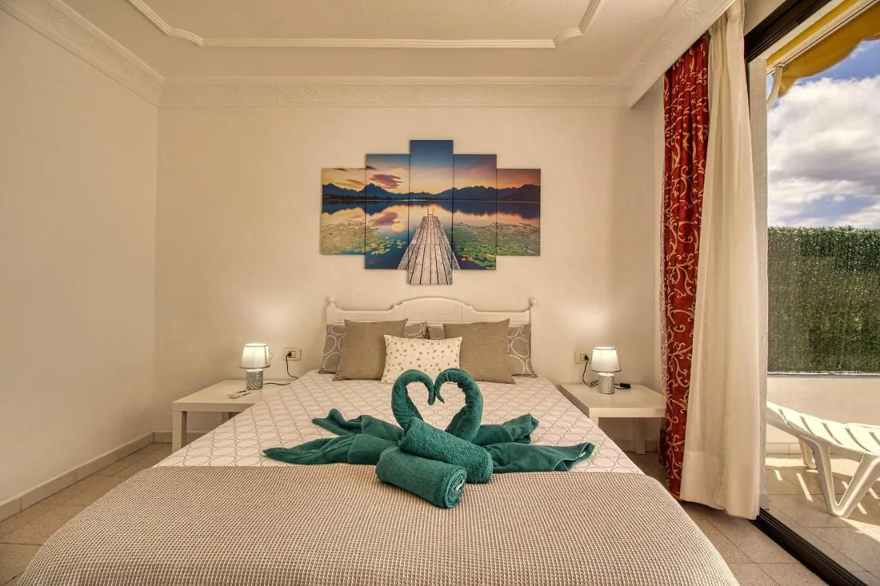 Lovely 2-Bed Apartment & Jacuzzi Terrace & Pool Playa Fanabe 0*,  Spain