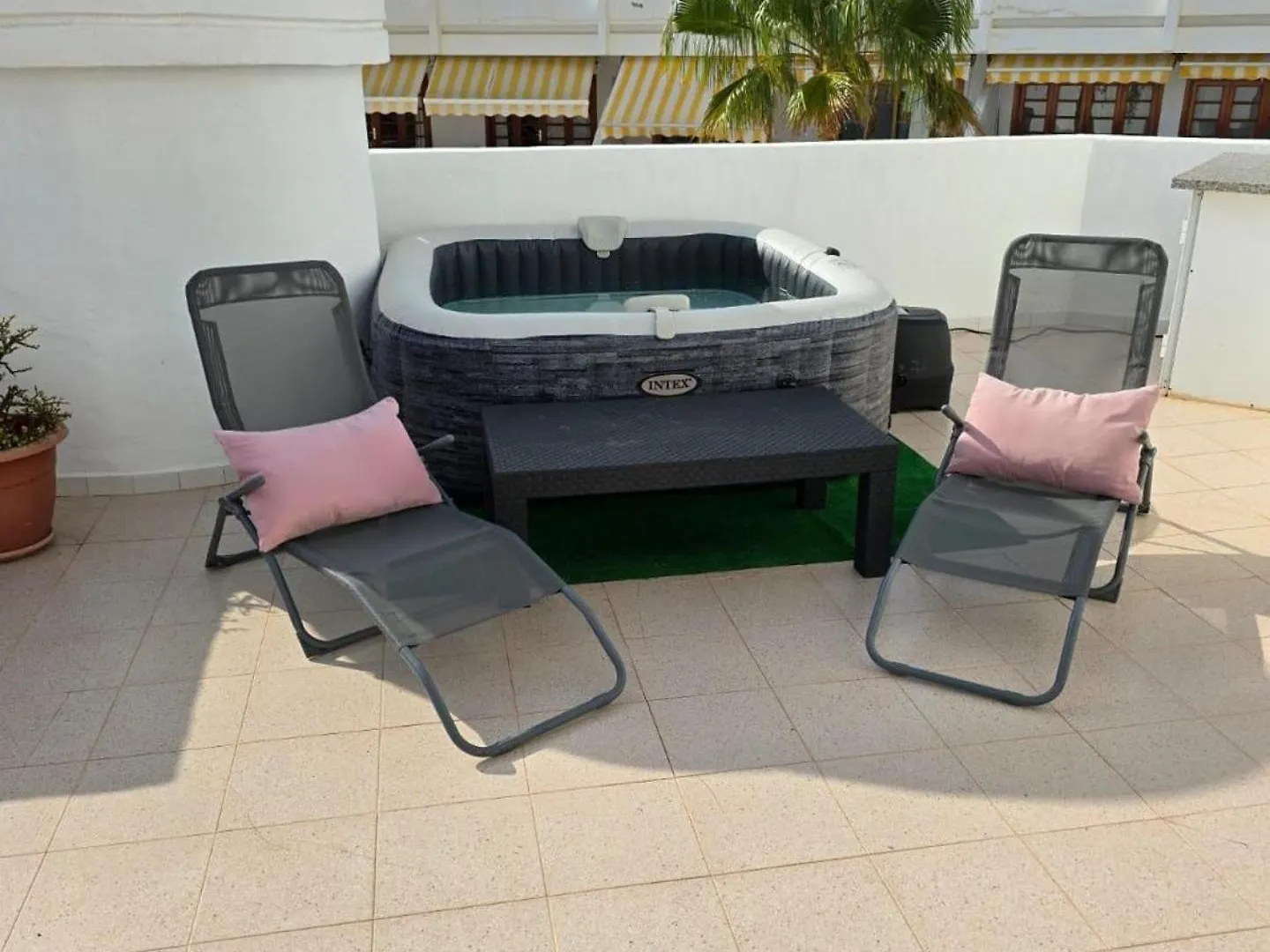 Lovely 2-Bed Apartment & Jacuzzi Terrace & Pool Playa Fanabe 0*,